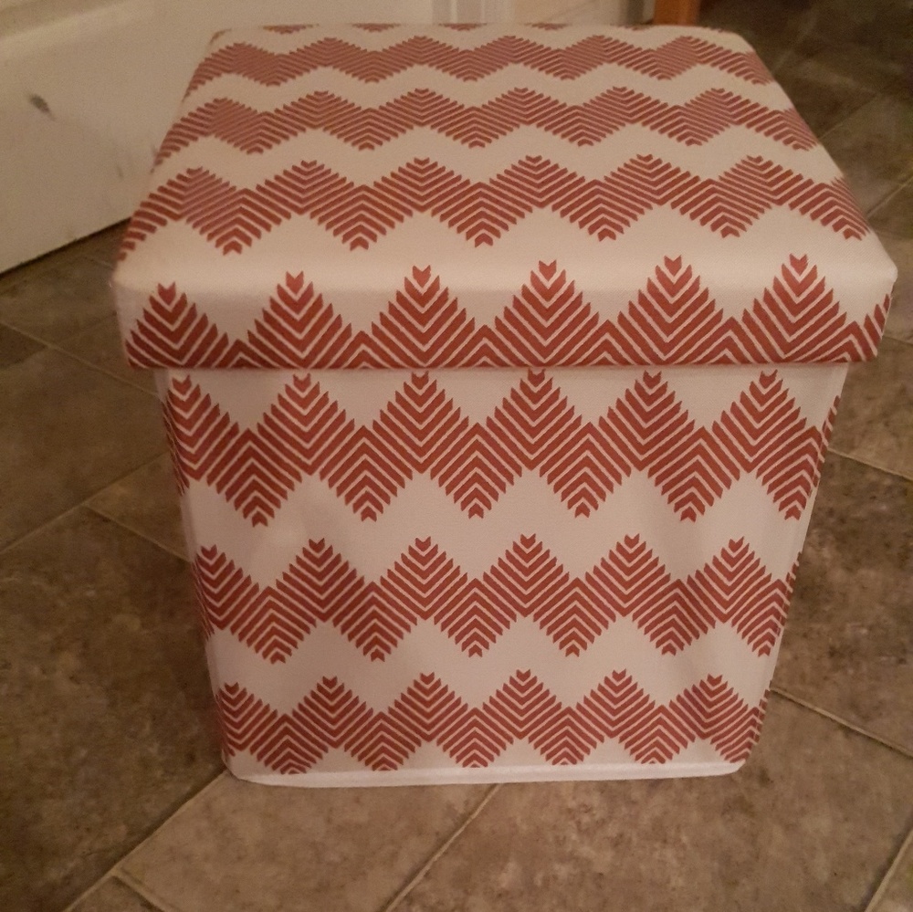 Storage containers